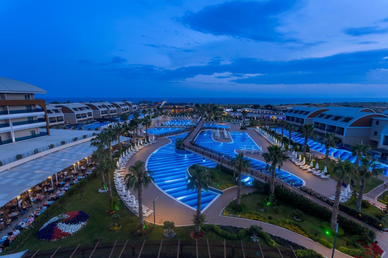 Hotel Tui Magic Life Jacaranda Side Exterior foto Aerial view of the complex