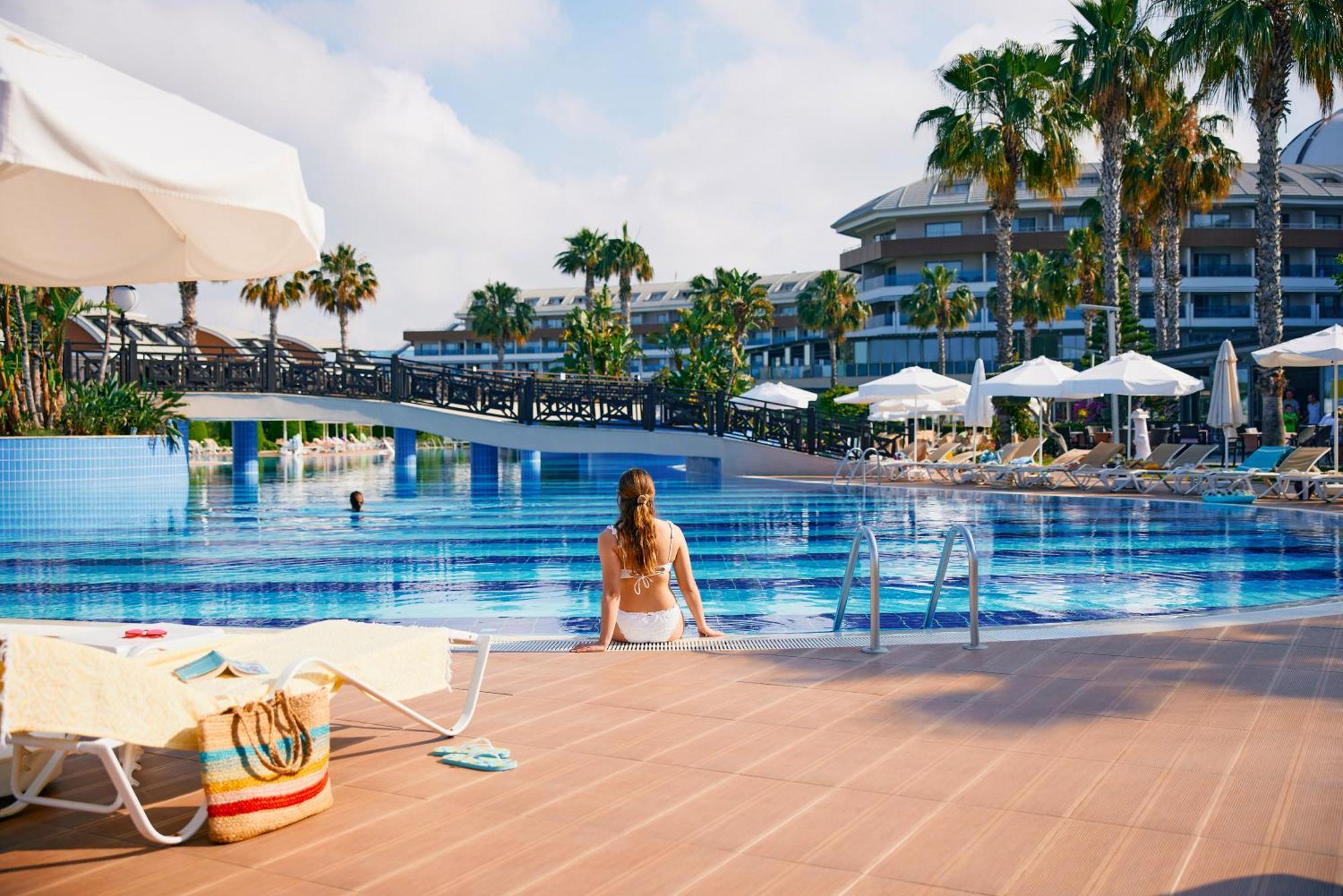 Hotel Tui Magic Life Jacaranda Side Exterior foto Pool at the hotel