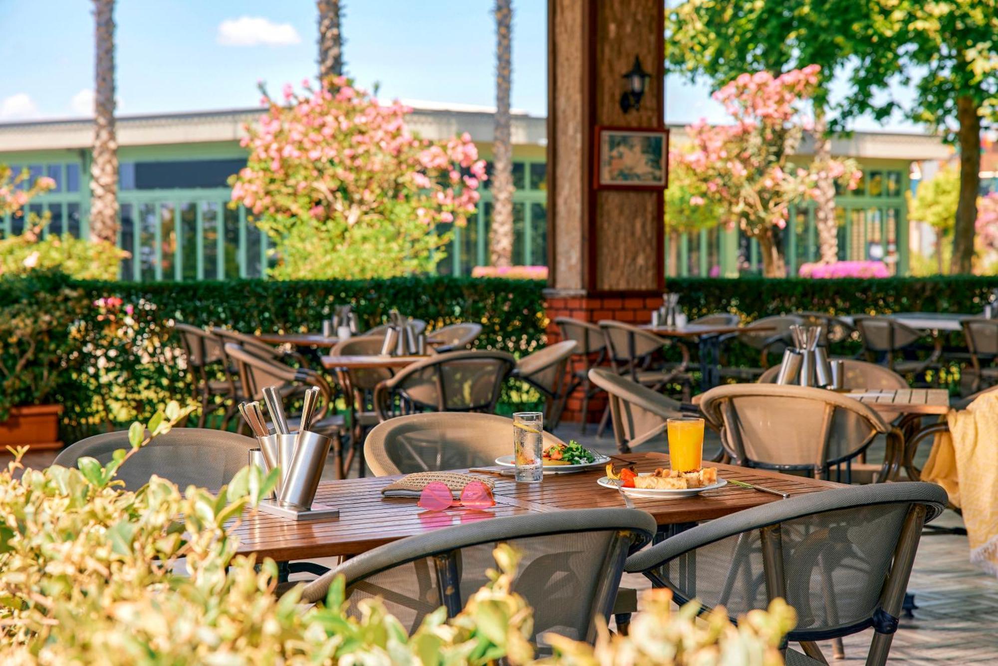 Hotel Tui Magic Life Jacaranda Side Exterior foto The Terrace at the Beverly Hills Hotel